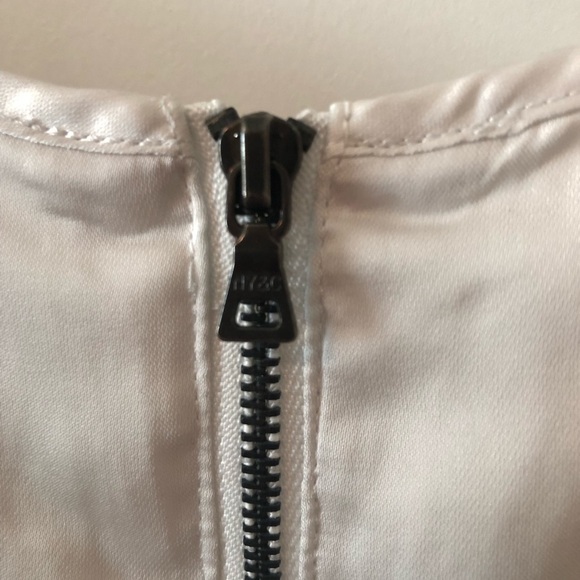 XL white blouse with silky feeling back - Picture 6 of 8